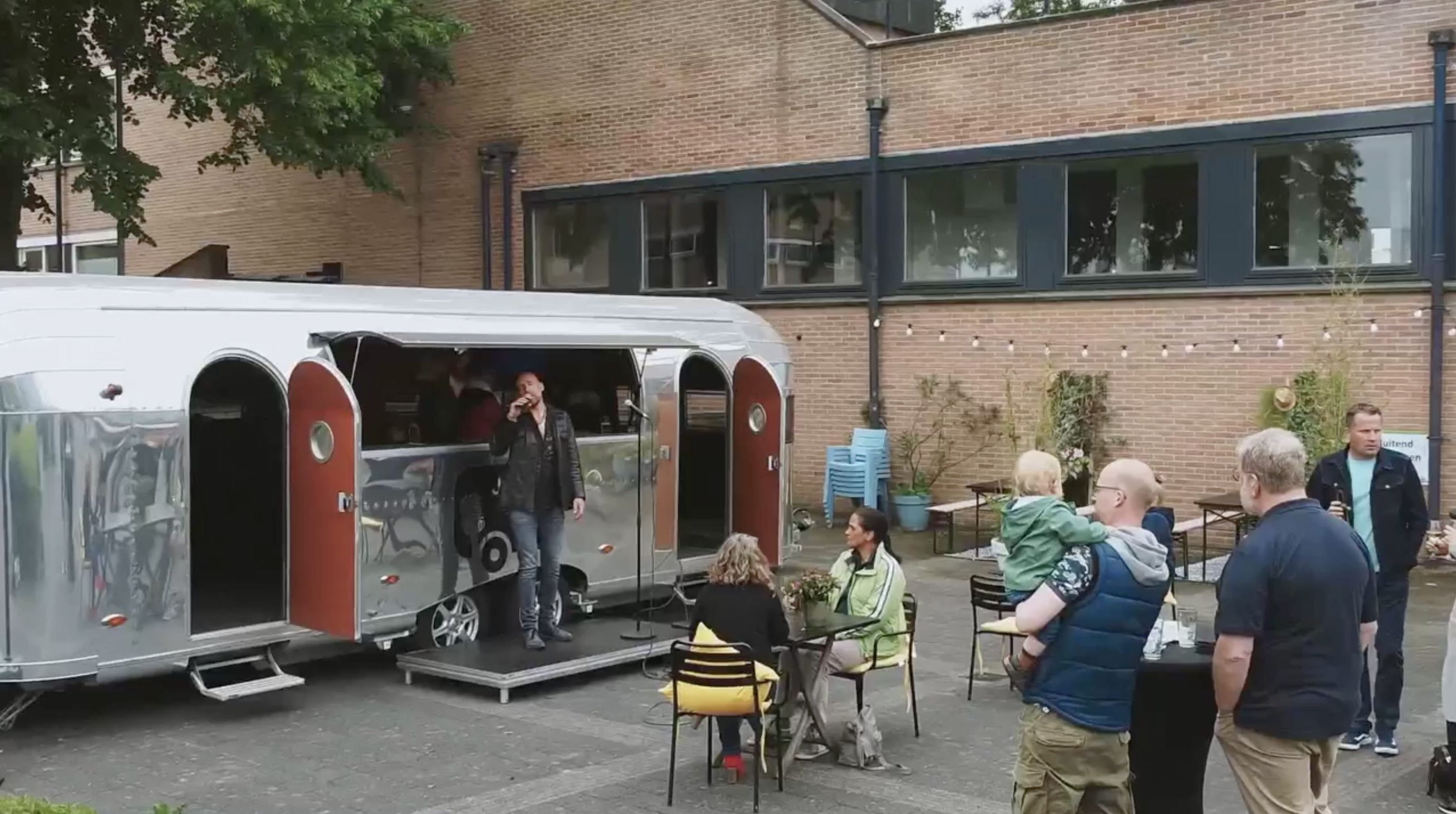 Karaoke feest in de Karafan